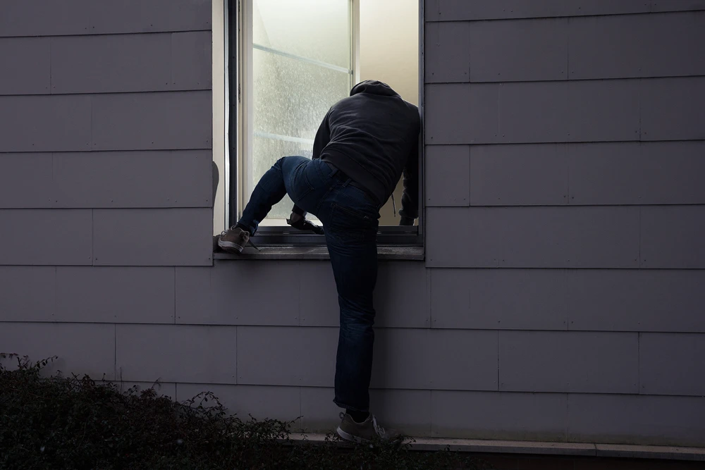 Burglar-Breaking-And-Entering